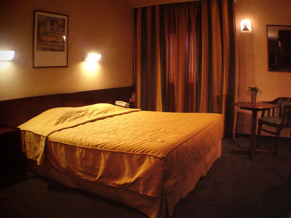Hotel Corsendonk Viane トゥルンホウト エクステリア 写真